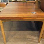 223 1335 DINING TABLE